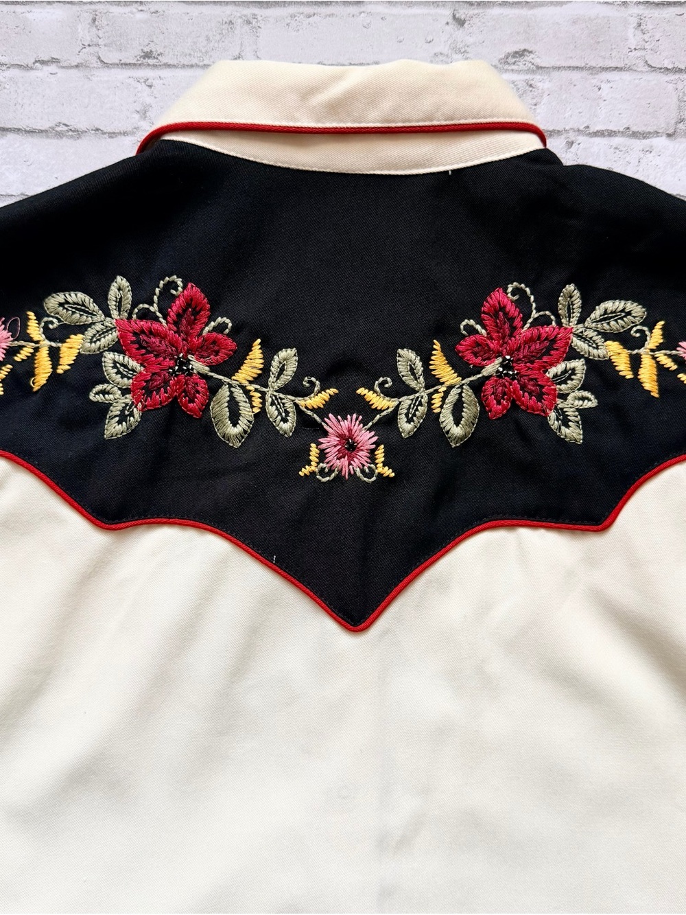 Women’s Scully Western Embroidered Floral Pearl Snap Button Down Shirt - Picture 3 of 12